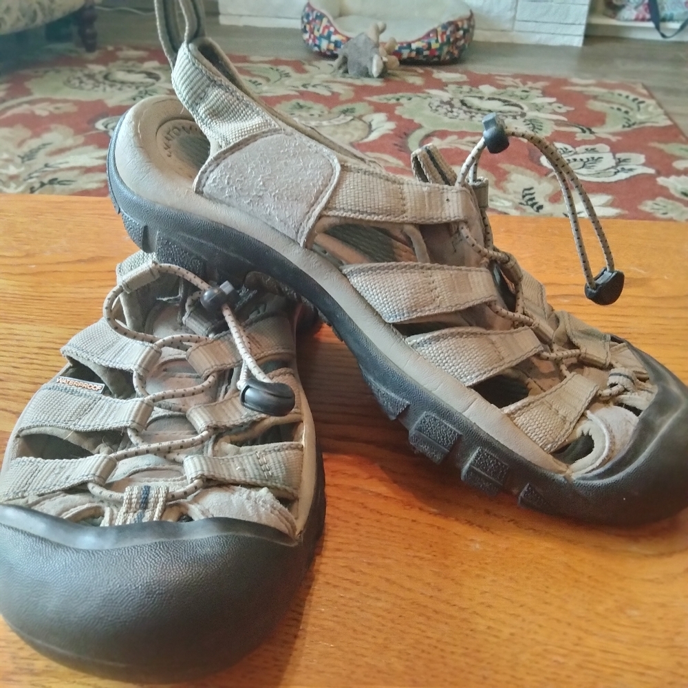 Keen Newport Hiking Water Tan Sandal Size 8